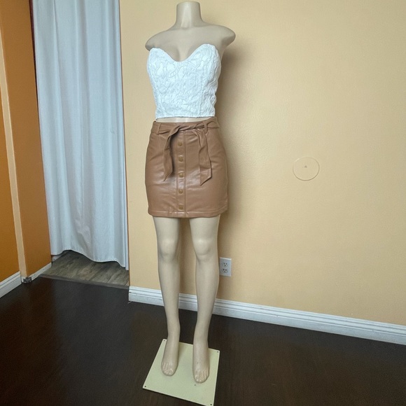 Abercrombie & Fitch Vegan leather belted skirt NWT size S - Picture 3 of 14